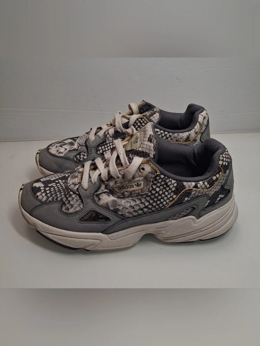 Adidas Womens Falcon W EH0192 Gray Graphic Print Lace Up Shoes Size 9 Pre-owned